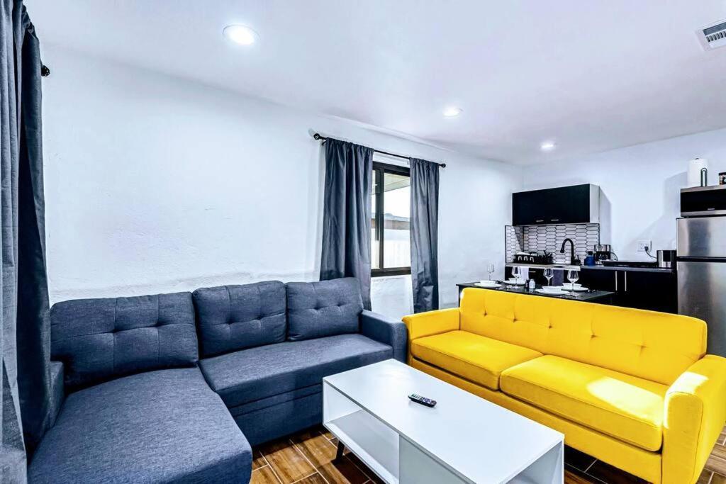 Phoenix Retreat - 1 Bedroom King Suite With 2 Smart Tvs - 10 Min From Airp - Unit B Exterior photo